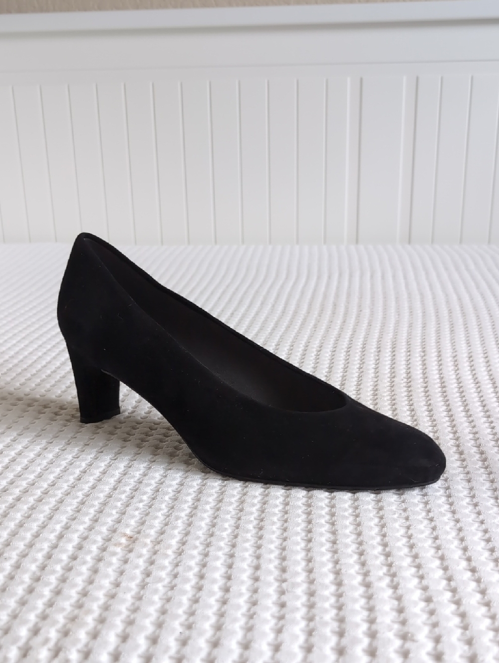 Stuart Weitzman black suede block heel pumps vontage retro classic size 10